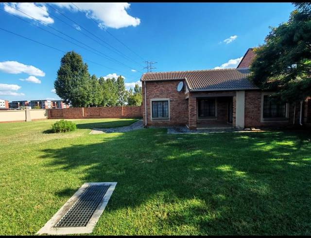 3 BEDROOM HOUSE FOR SALE IN ECO PARK ESTATE